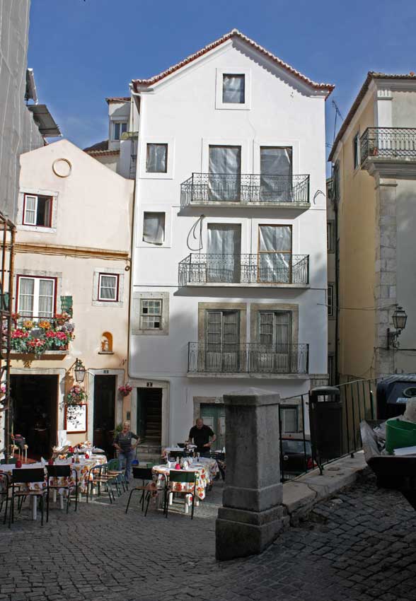 alfama-13