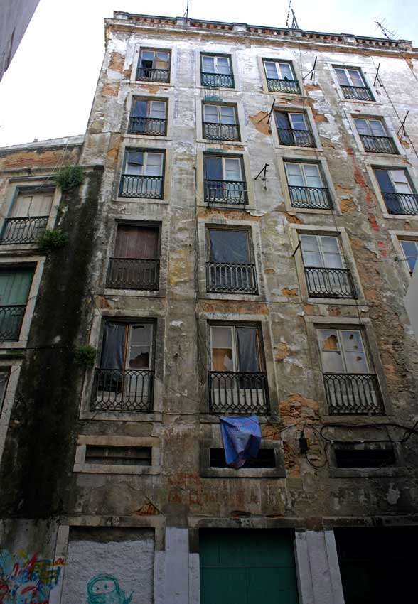 Traseiras do edifício 2 (a entrada para a mãe de água fica à direita)