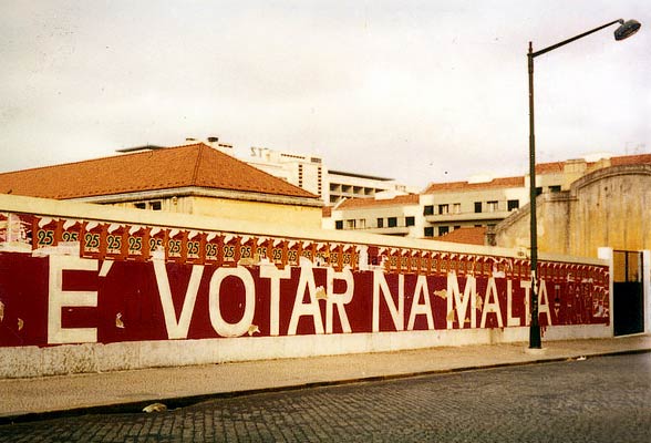 (Fonte: Centro de Documentação 25 de Abril)